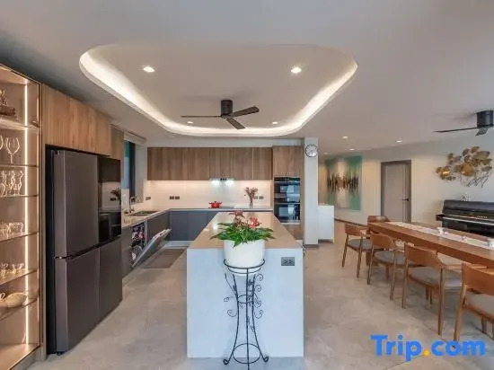 Lakeside 5-BR New Pool Villa in Gated Community
