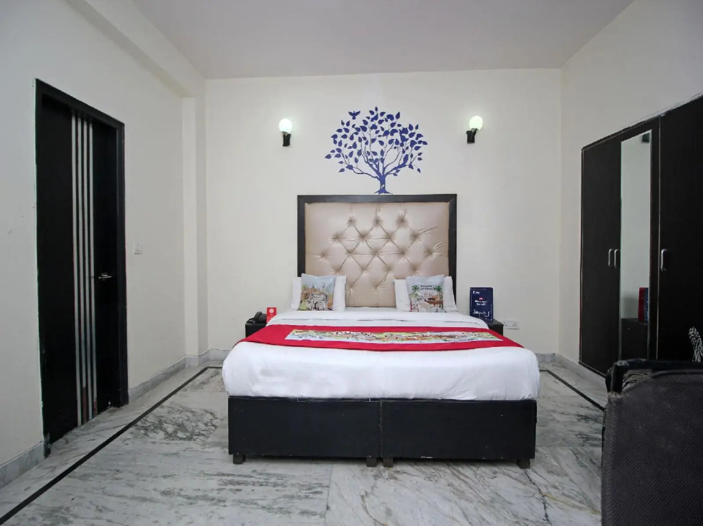OYO 9069 Hotel WP 13