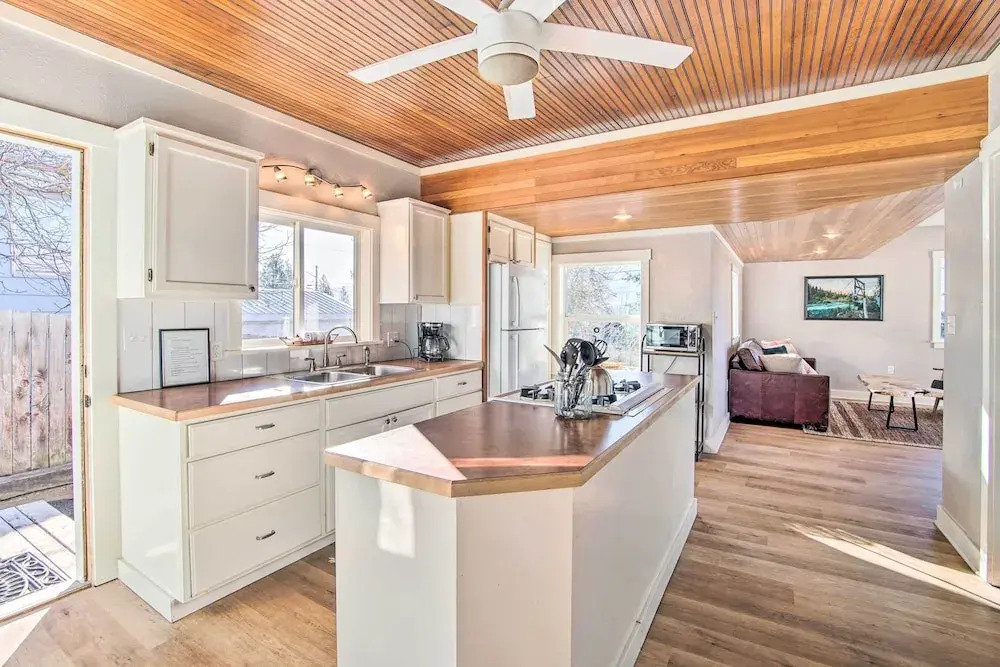Cle Elum Vacation Rental - Walk Downtown!