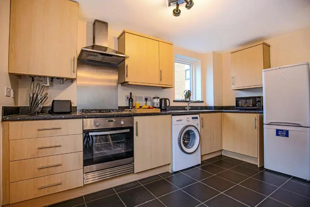 Cosy Two Bedroom, Two Bathroom Apartment in Milton Keynes by HP Accommodation - Free Parking and Wifi