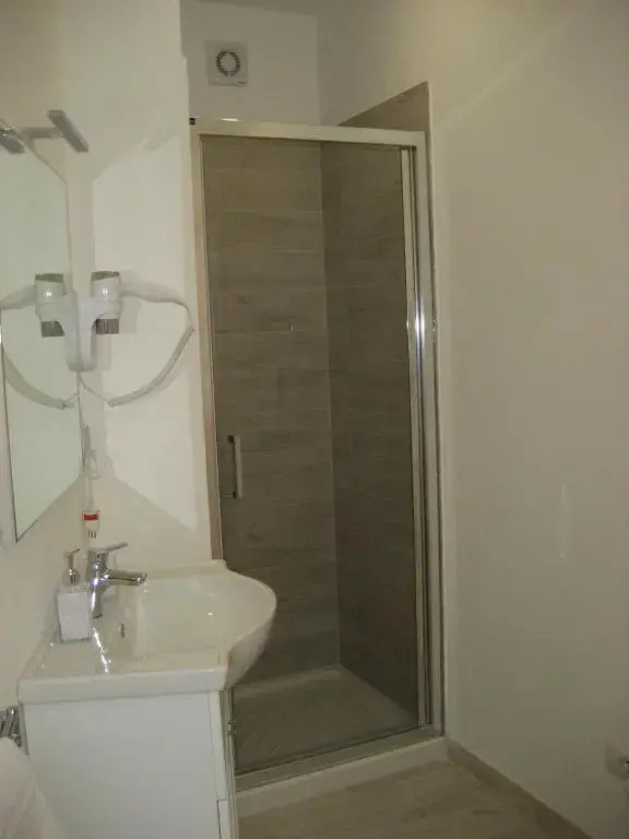 APPARTAMENTO RUBINO - Lovely Little Flat 3 Minutes From Golf Club 5 Minutes From Lake