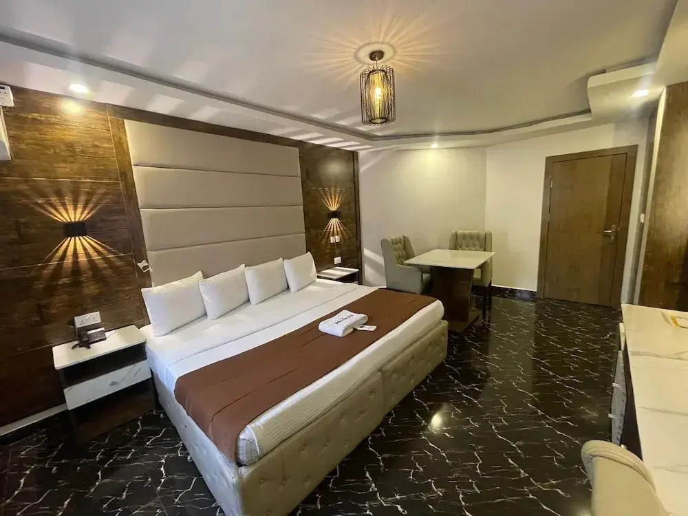Presken Hotel Reliance