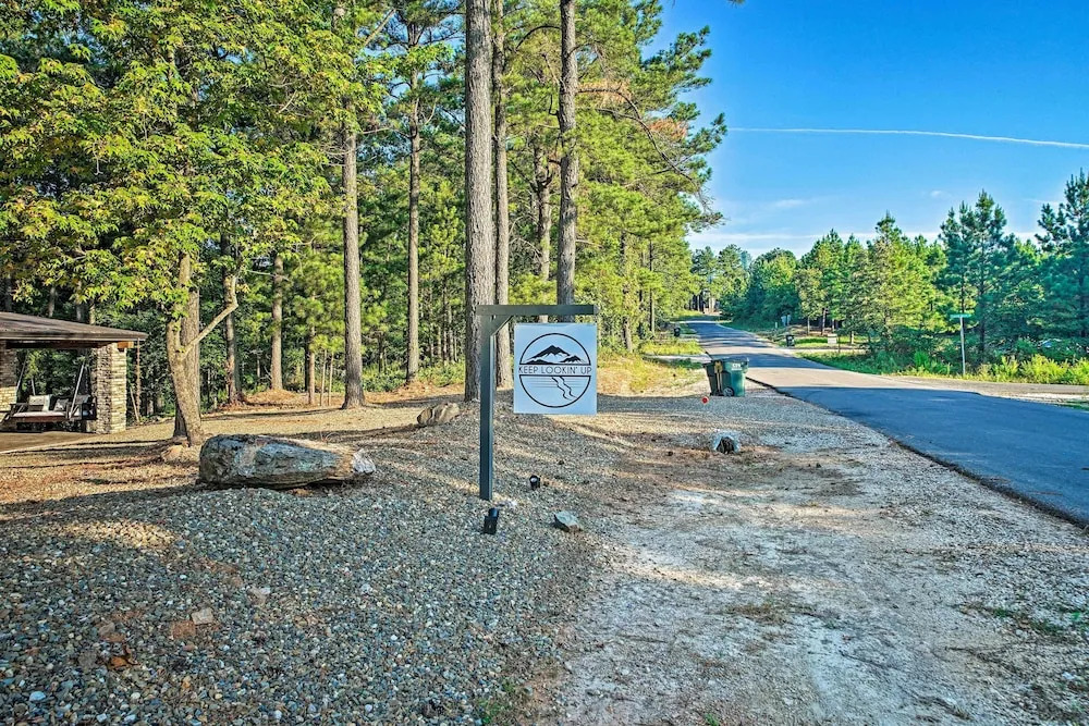 Broken Bow Cabin < 9 Mi to Choctaw Landing Casino