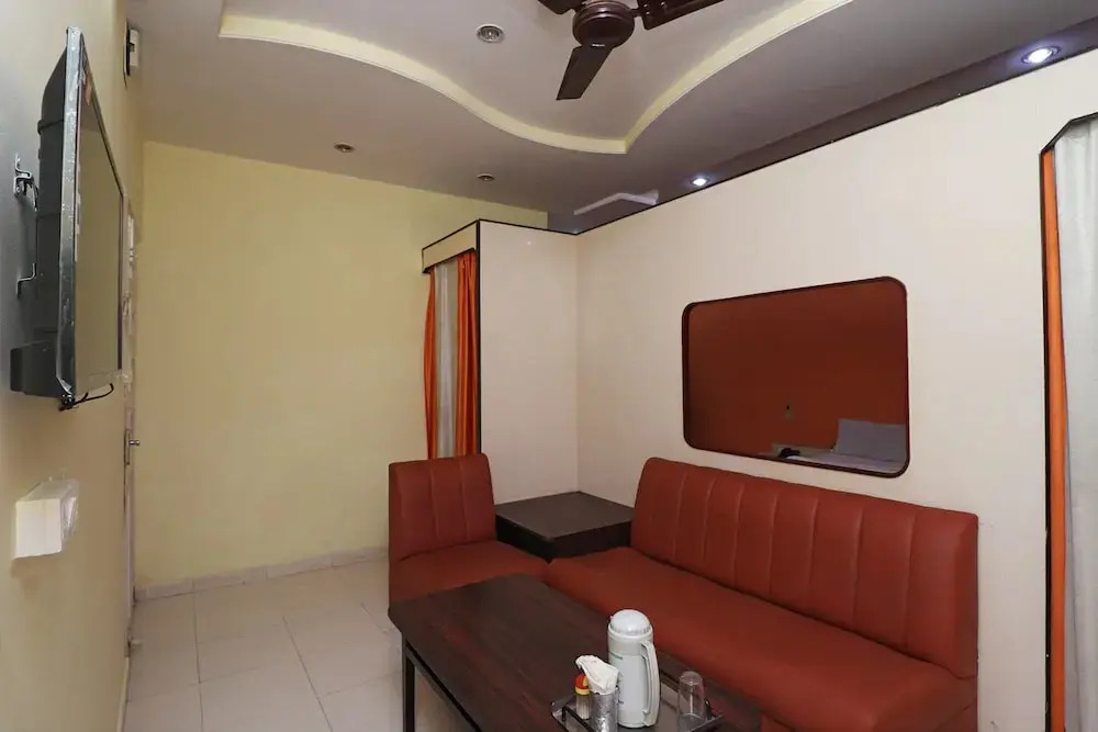 OYO 37028 Hotel Sheela
