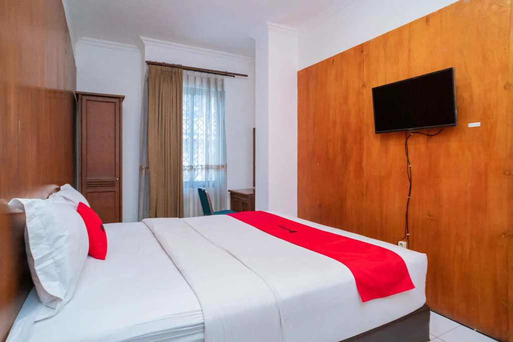 RedDoorz Plus at Hotel Surya Solo