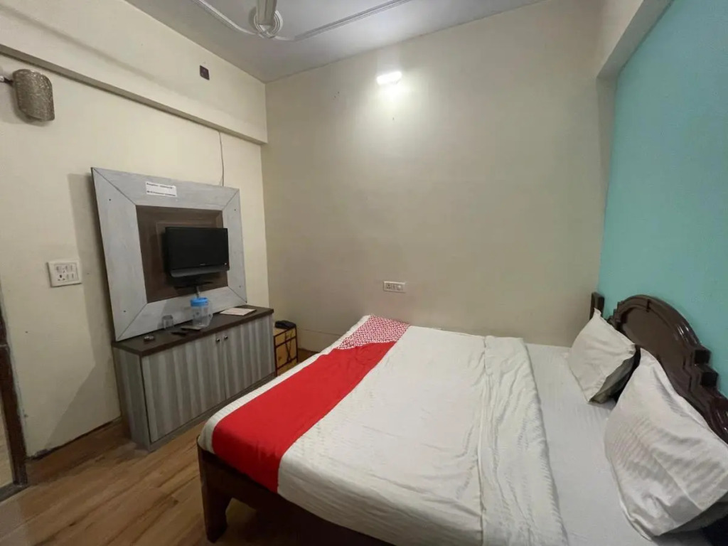 OYO 22662 Hotel Shivam