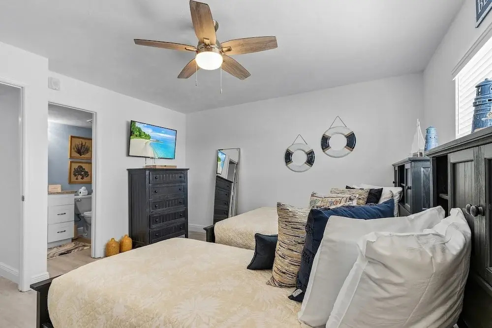 Royal Pelican - New Listing - 4511 Bay Beach Ln 2 Bedroom Condo by RedAwning