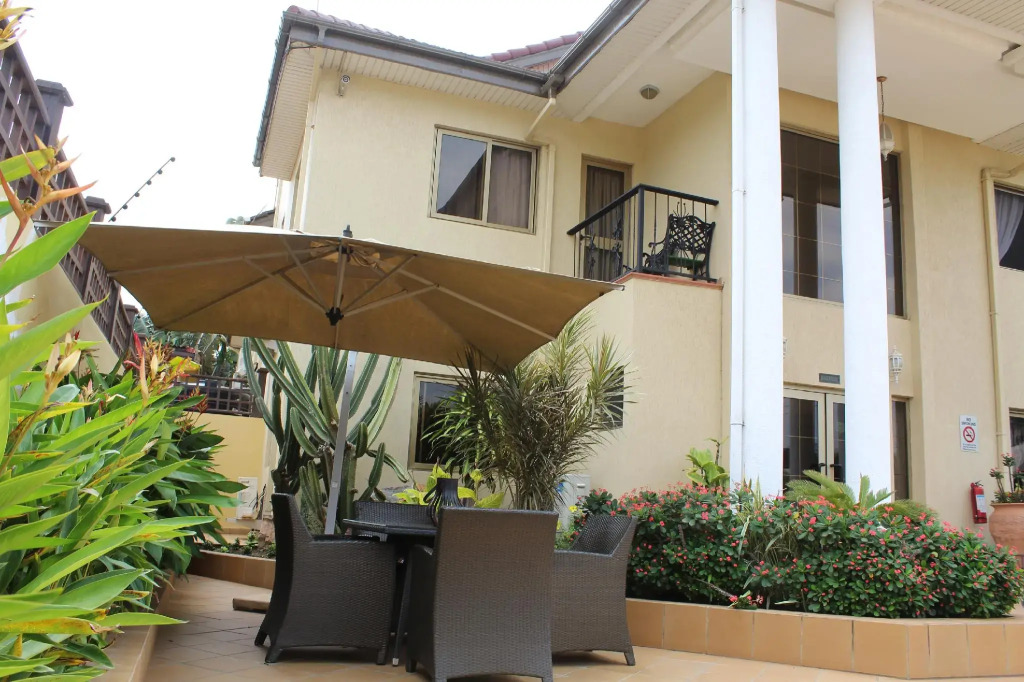 Oak Plaza Hotels East Airport