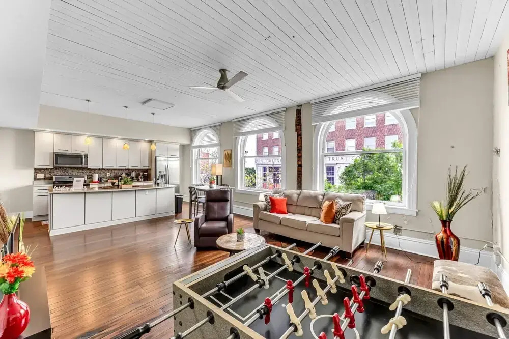 The Elm St Suite - Downtown Condo