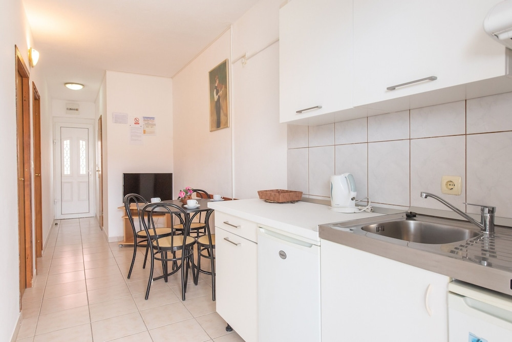 Lovely Holiday Home in Okrug Gornji near Sea
