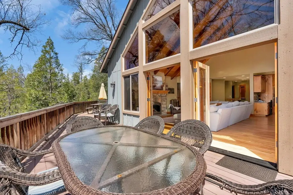 Bass Lake Beauty! 4 BDR Sleeps 16, Lakefront Views