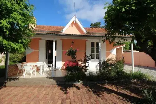 Maison 6 pers jardin clôturé à 300m de la plage