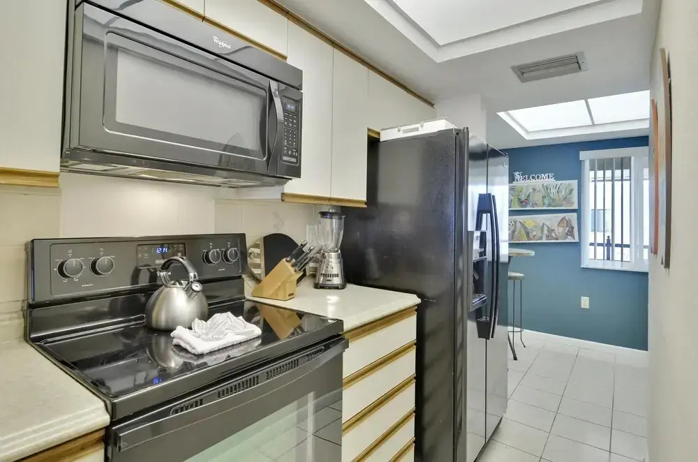 Land's End 402 Building 6 Beachfront With Private Balcony!