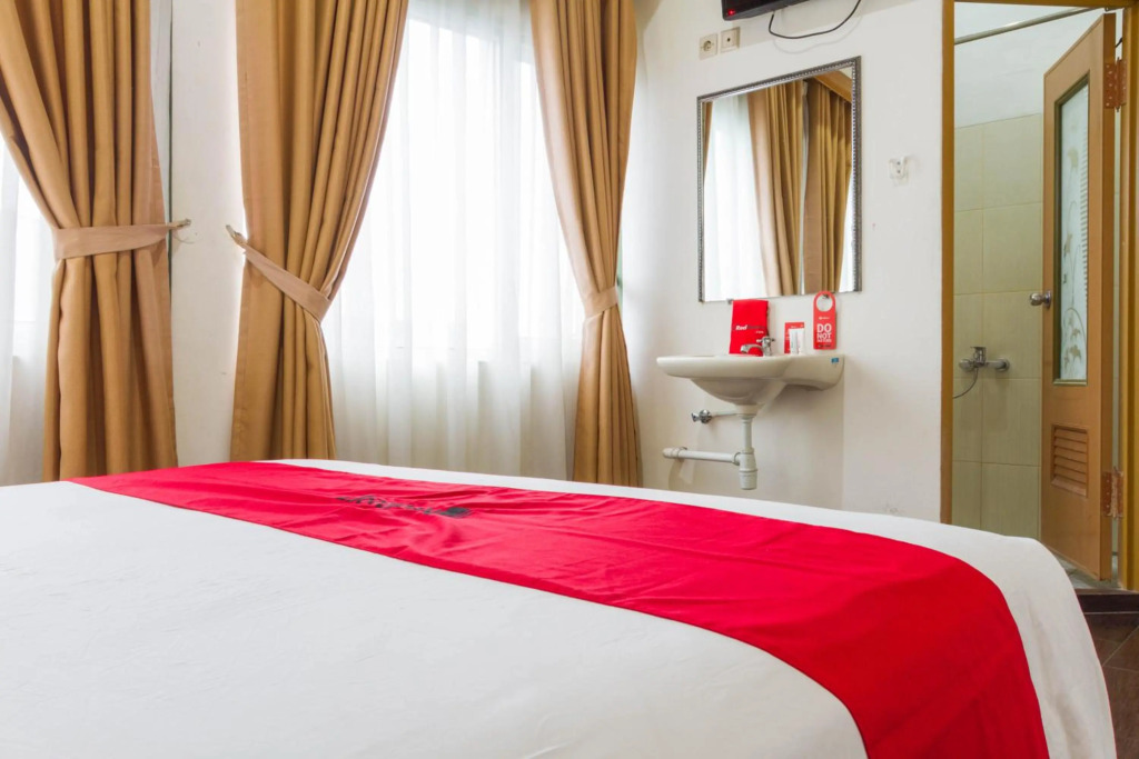 RedDoorz Plus at Amalio Hotel Surapati