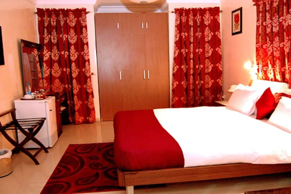 ERiTH APARTMENT & SUITES