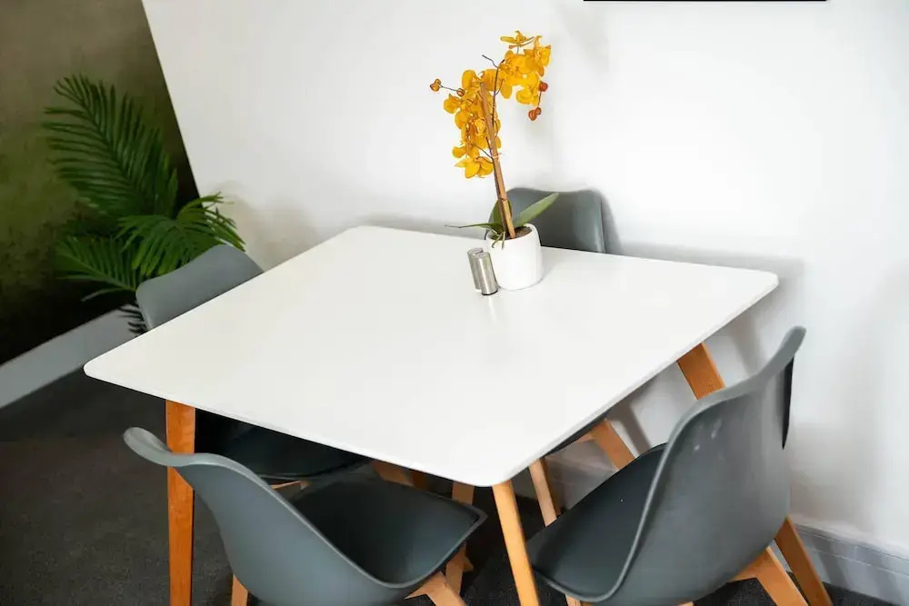 2 Bdr Modern Living in The Old Bank Hse