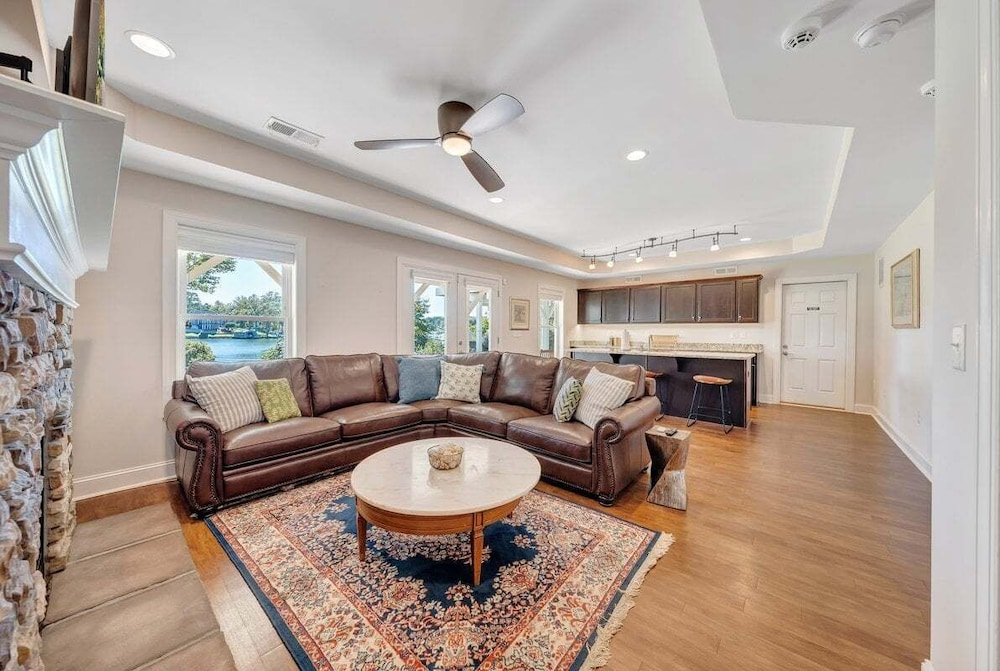Lake Paradiso - Lakefront Home With Private Dock