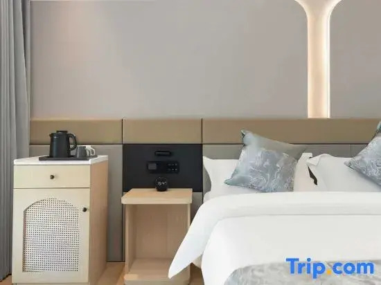Kunming Greenman Hotel (Guangfu Road Wujiaba Subway Station)