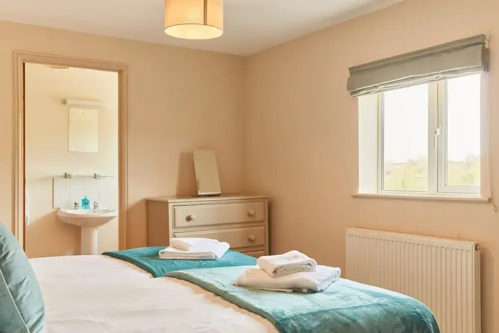 Spacious Cottage in Ashbourne, No Deposit