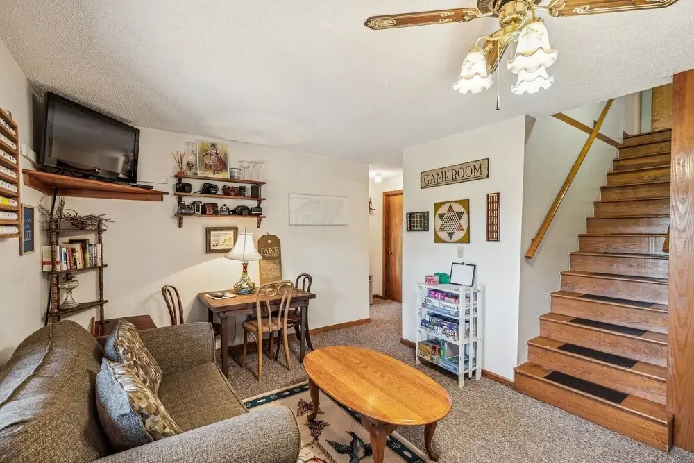 Warm And Cozy Cabin In Lake Lure, Nestled In Hardwood Trees, Peaceful Home- Wifi 3 Bedroom Home by Sunscape Property Management