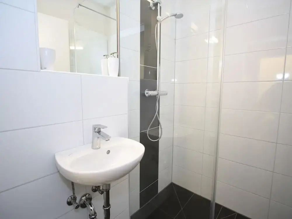 Contemporary Apartment With Ski Storage, Parking, Heating