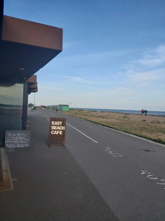 Spacious Seafront Apartment, Garden Free Parking