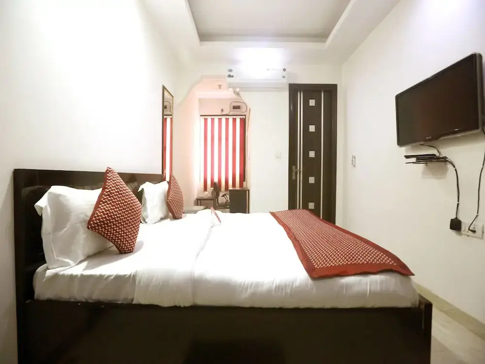 OYO 6720 Hotel Green Palace