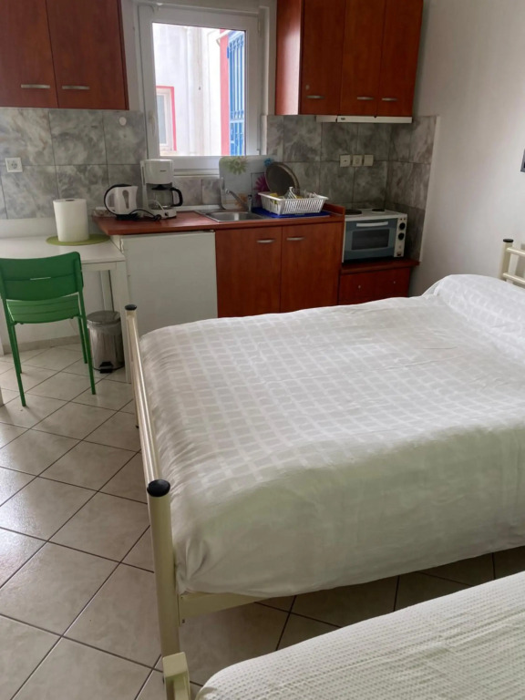 Chantzara Maria ,for 5, family apart 50 sqm.2 studios, balconies sea view 40 m. harbor , heart city, flats to let
