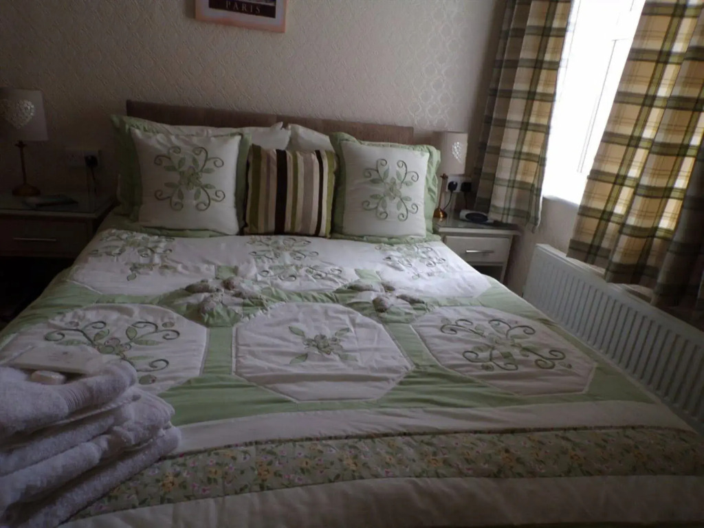 The Grosvenor View - Guest House