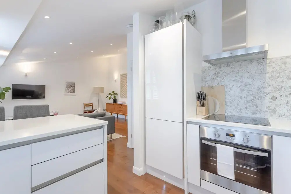 Well-Appointed 2 Bedroom East London Flat