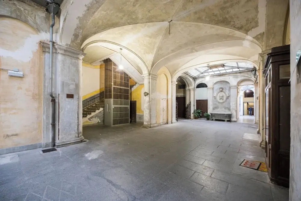 Airy 5BR Flat with Balcony - Old Town