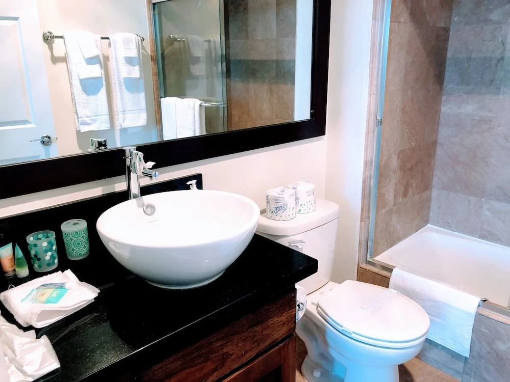 Luxury Suites - Heart of Beverly Hills