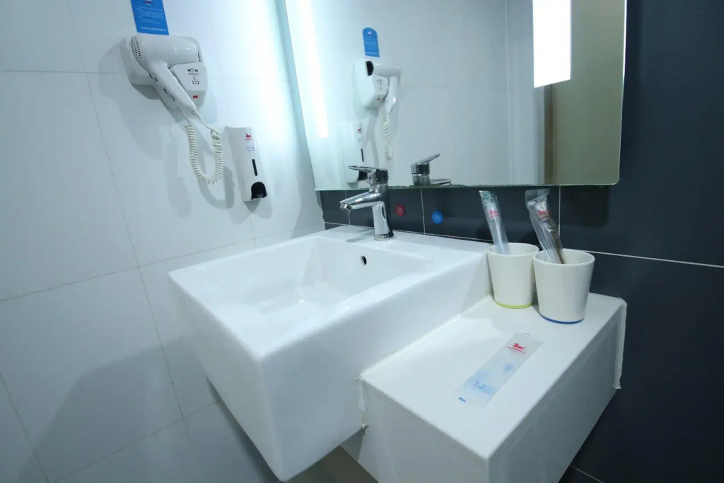 Hanting Express Jinan High-Tech District Fenghuang Road