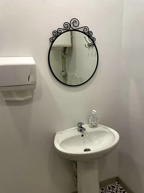 FlyFly Hostel , darmowy parking , rezerwuj przez urządzenia mobilne -10 procent