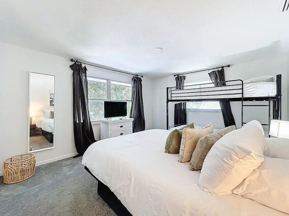 Seminole Pool House - Mins to the Beach