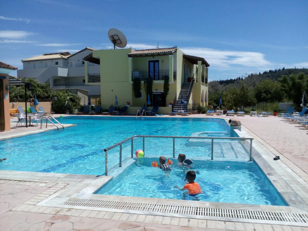 Amadeus Hawaii Apartments & Studios