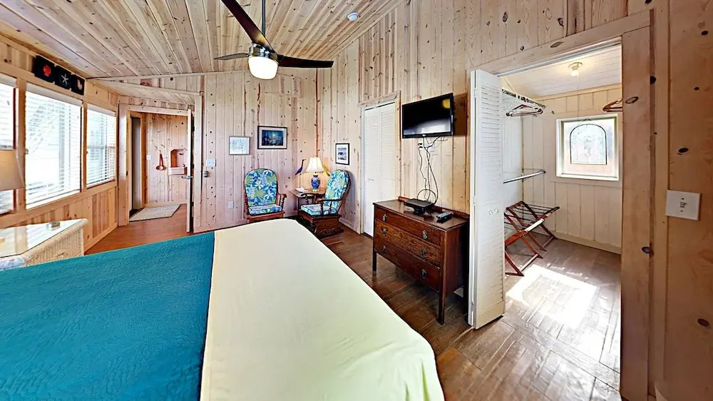 Salt Pines Cottage on 9th Street 3 Bedrooms 2 Bathrooms Home