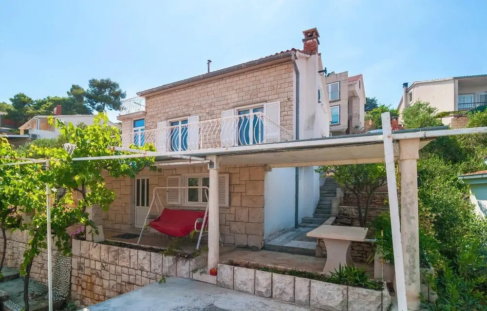 Beach Front Home In Splitska With House Sea View