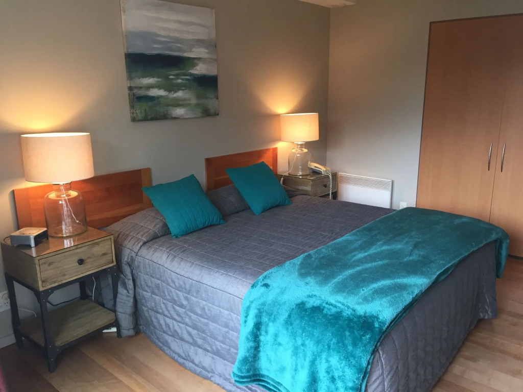 Sumner Bay Motel