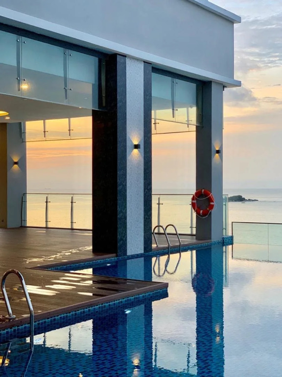 Hompton Hotel by the Beach