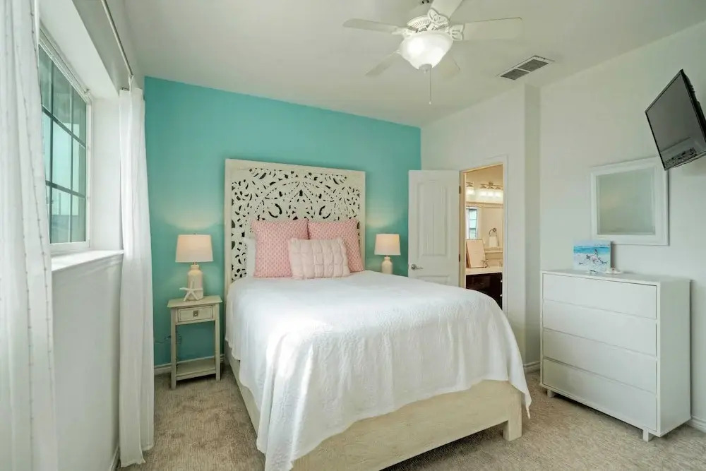 Stylish Condo w/ Pool & Spa Access, Wak to Beach Beach Breeze by Avantstay