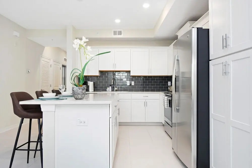 106 Apartment Storey Lake  44309 / 46929