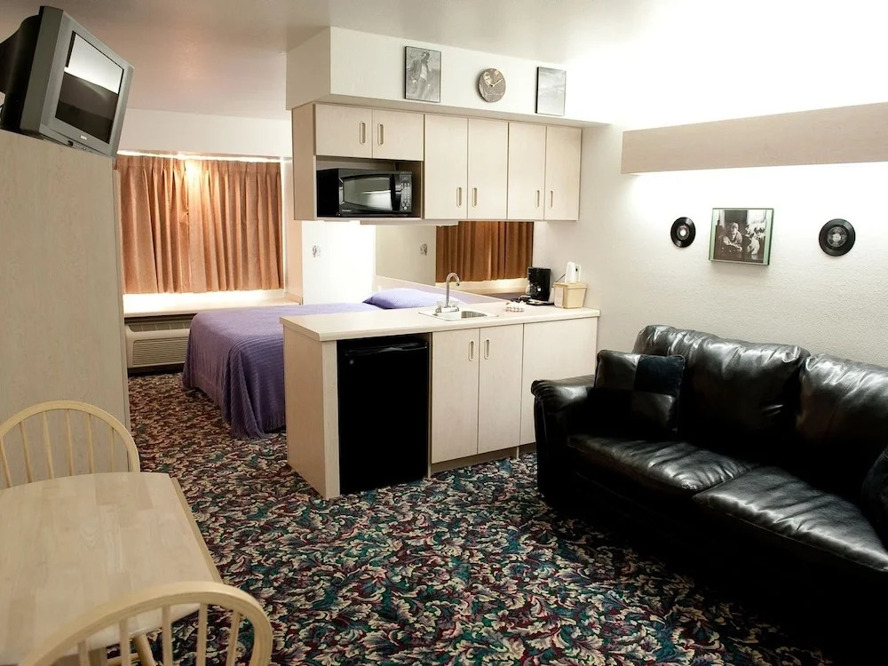 Happy Days Hotel