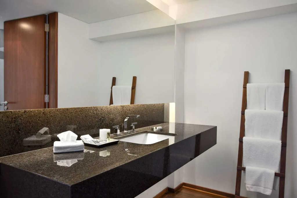 San Isidro Plaza Hotel