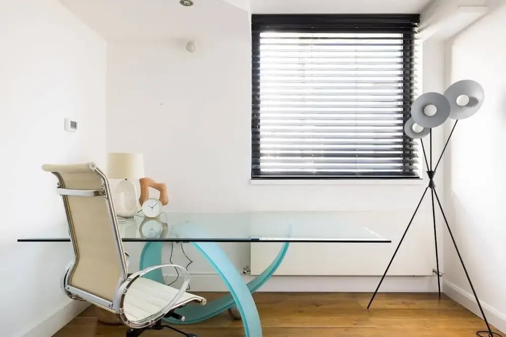 The River Thames View - Stunning 2bdr Flat With Study Room + Balcony