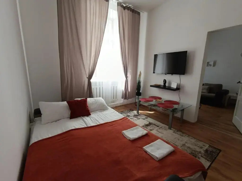 Family 1 Bedroom Apartment in City Center, up to 5 Guests, SELF CHECK-IN