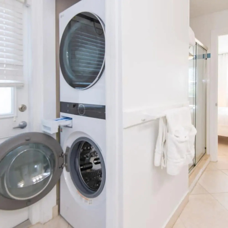 Fort Pierce - 2BD 2BA Tropical Surfside Retreat
