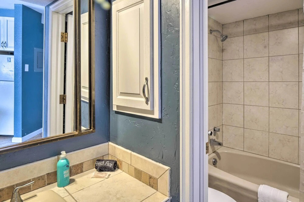 Chic Winter Park Studio w/ Community Hot Tub
