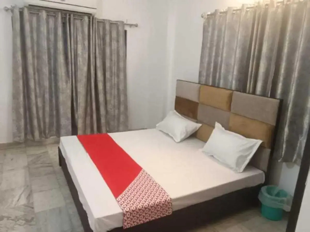 OYO 70049 Hotel Pearl Inn