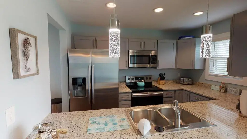 AH-B106 Completely Remodeled Ground Floor Condo, Overlooking PoolHot Tub